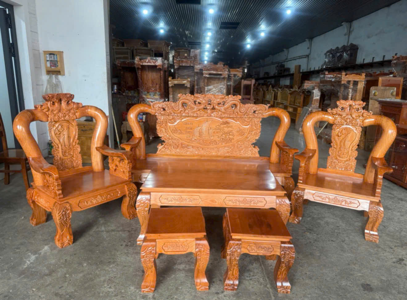 SaLon Sồi Bát Tiên Cột 12 Rồng Cao