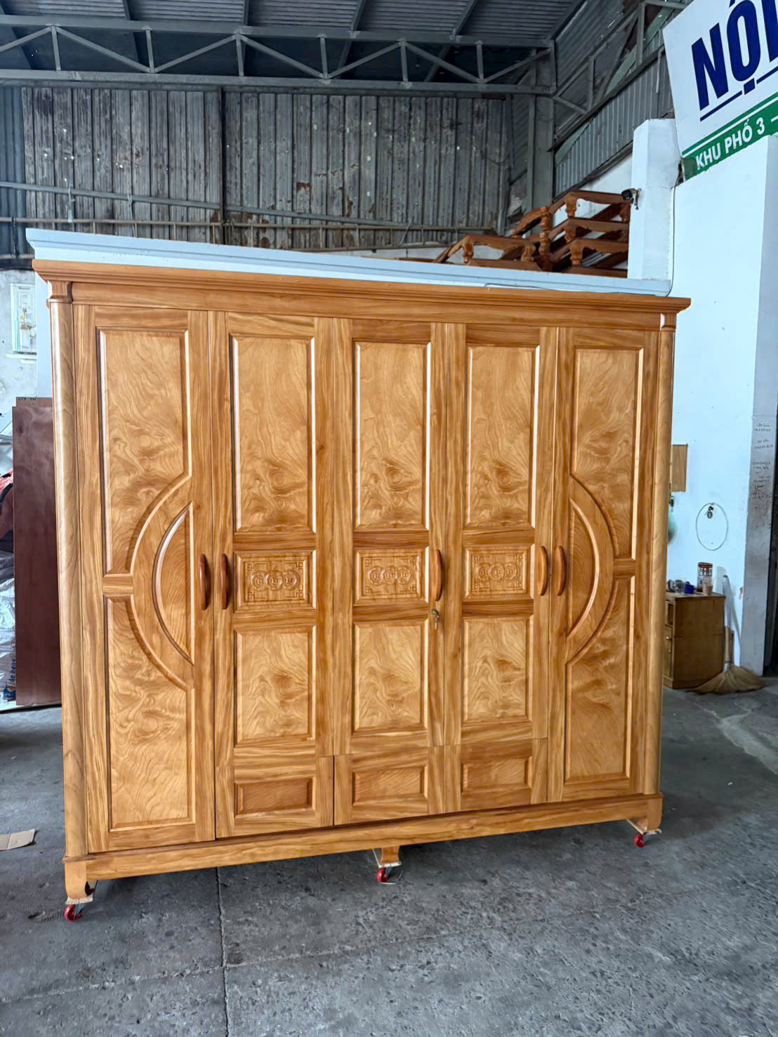 Tủ Áo Gõ Đỏ Phủ 5 Cánh