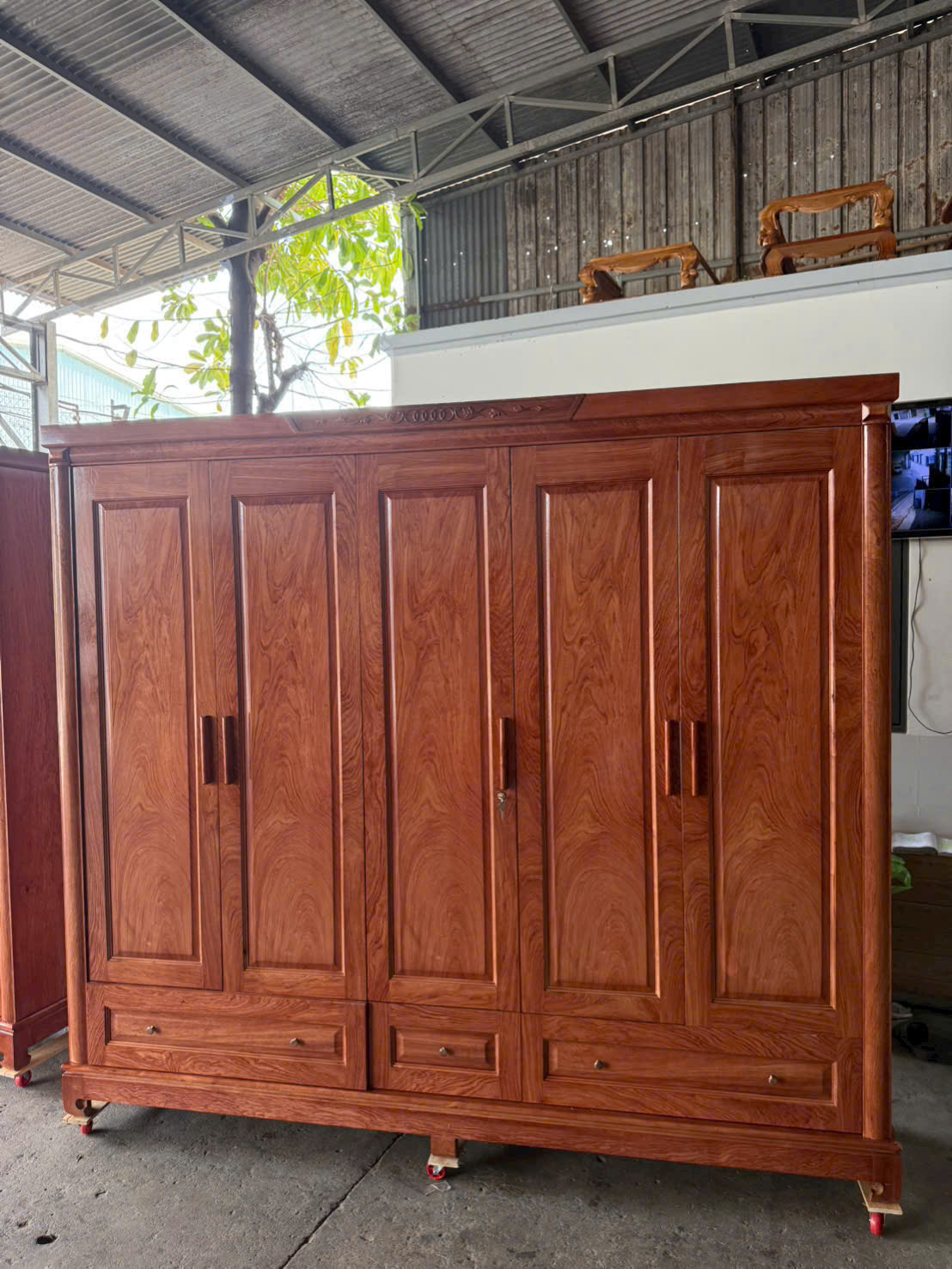 Tủ Áo Hương Đá Phủ 5 Cánh