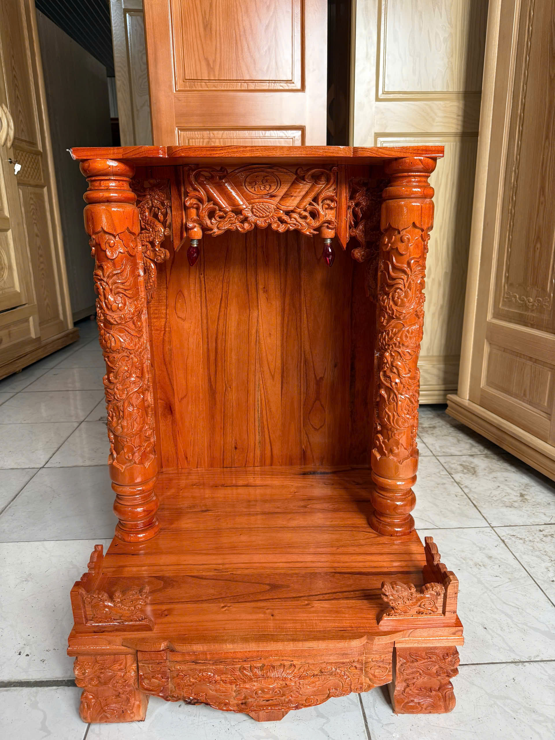 Bàn Thờ Ông Địa Cột gỗ Xoan