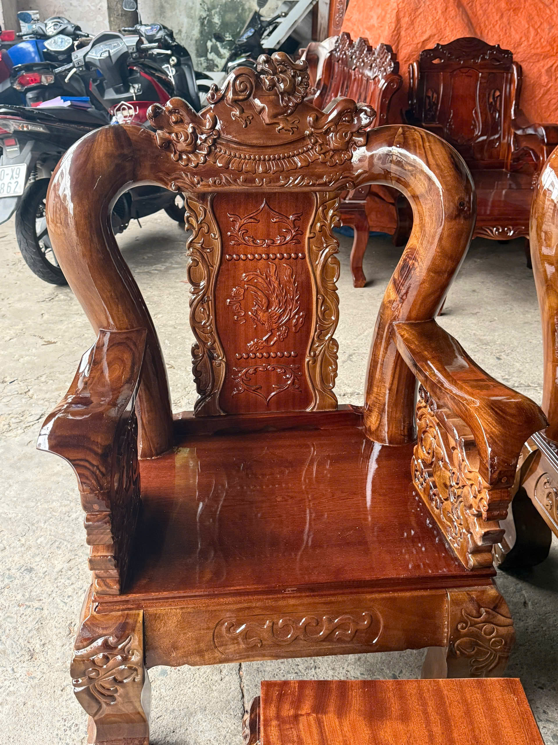 SaLon Gỗ Tràm Nghê Cột 12 (Màu Nhớt) - Ảnh 6