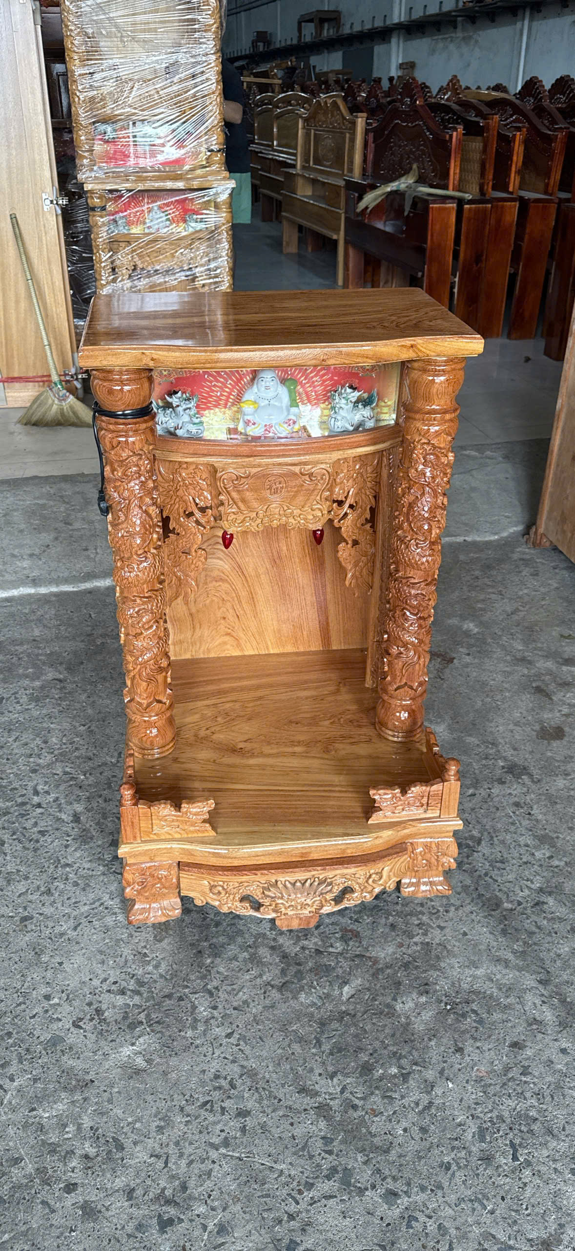 Bàn Thờ Ông Địa Gỗ Hương Đá Cột 10 - Ảnh 2