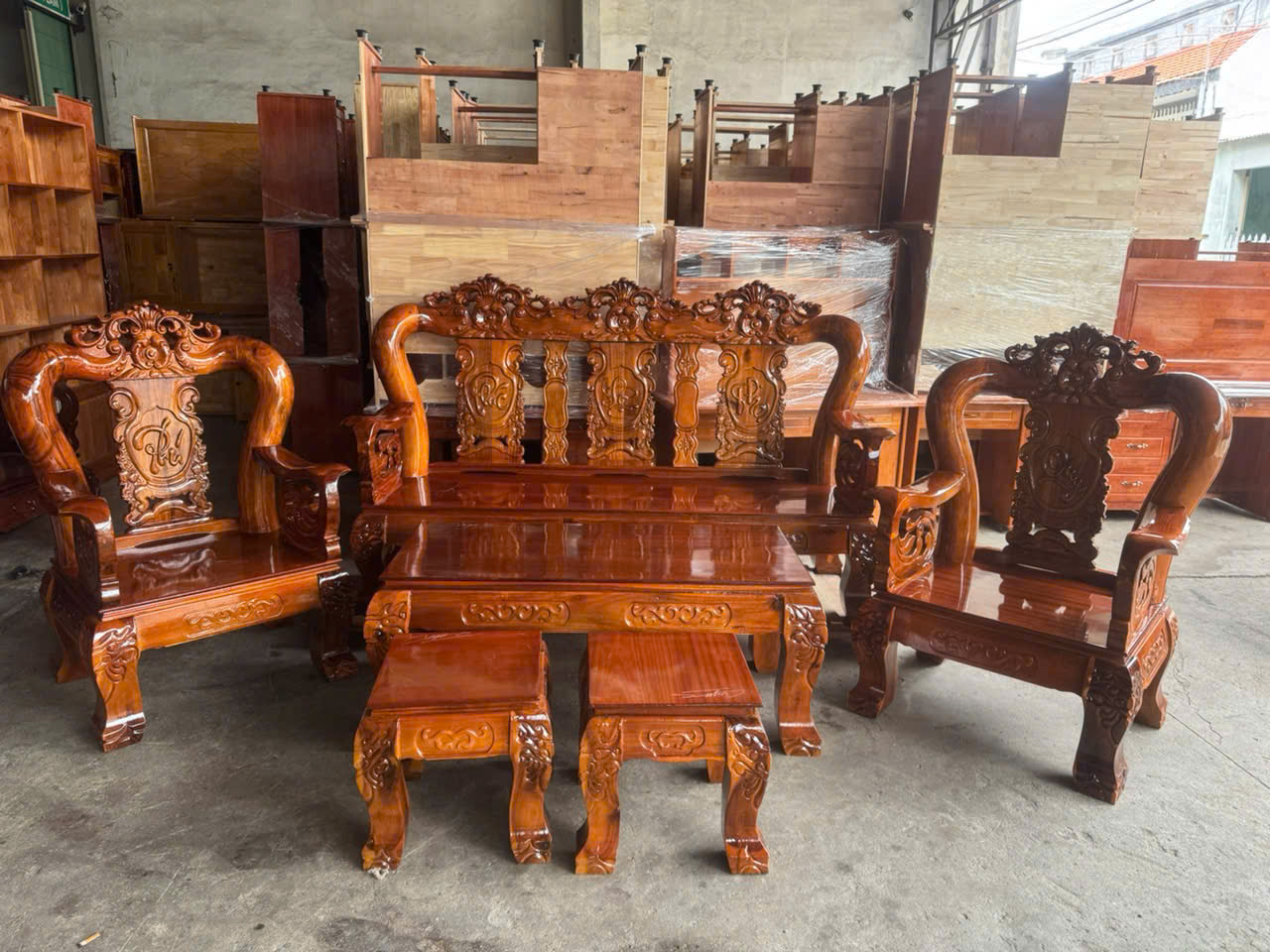 SaLon Gỗ Tràm Hoa Lá Tây Cột 12