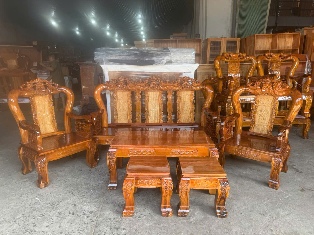 SaLon Gỗ Tràm Hoa Lá Tây Cột 12 - Ảnh 2