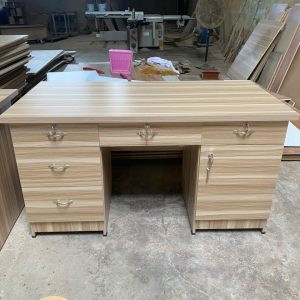 Bàn Làm Việc MDF 4 Chân (gỗ Công Nghiệp)