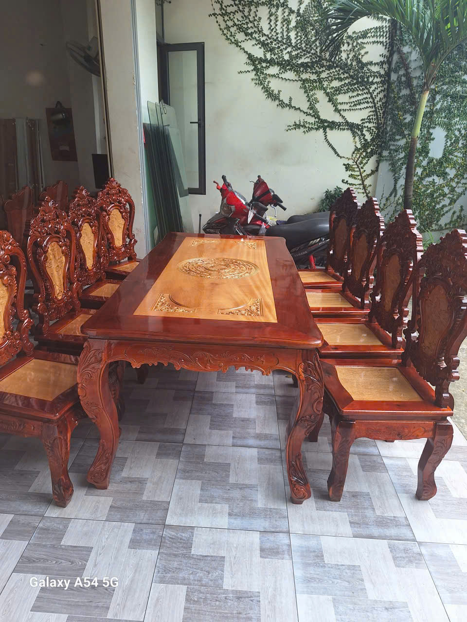 Bộ Bàn Ăn Gỗ Tràm LOUIS 8 Ghế (màu Đỏ)