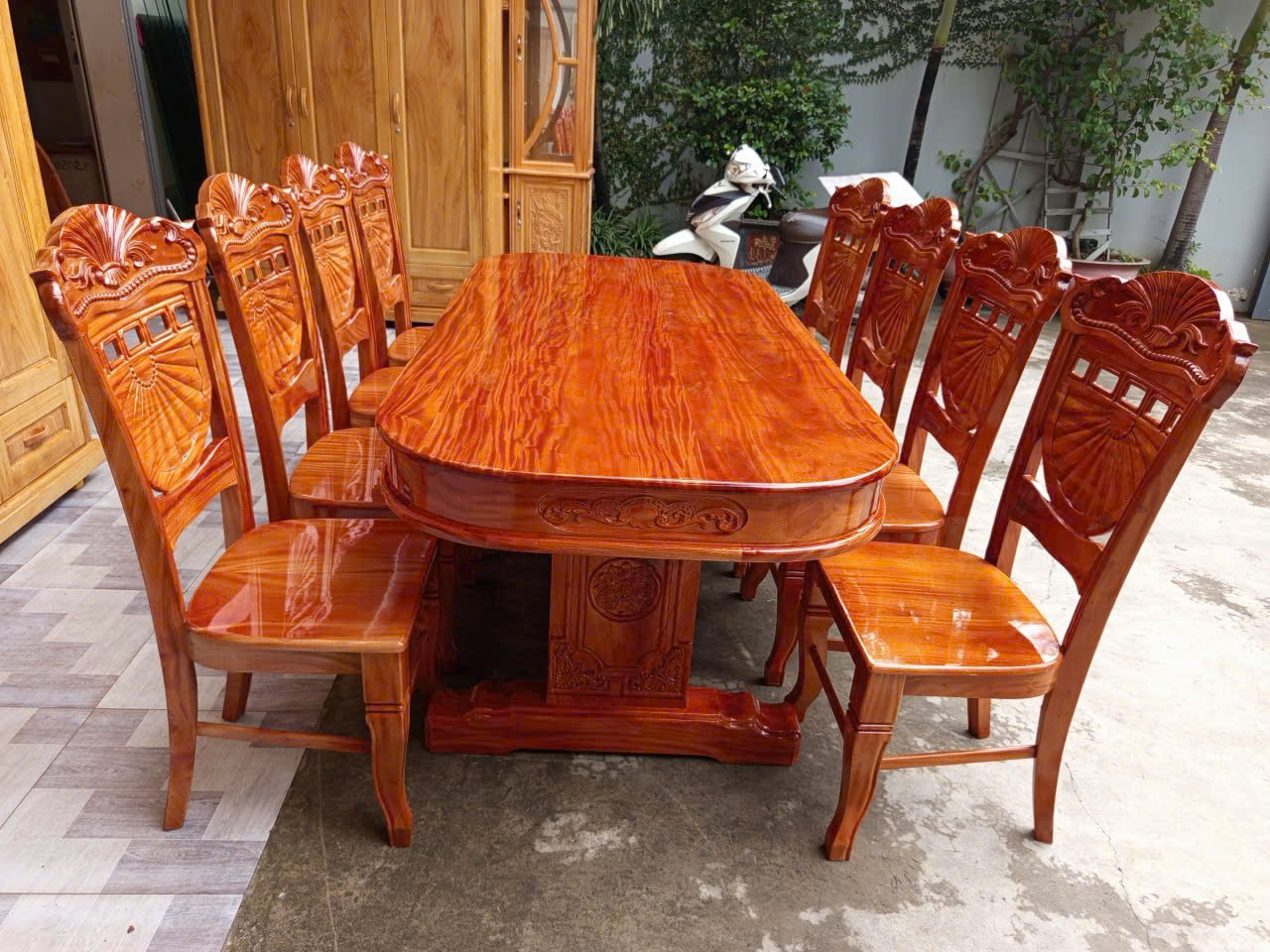 Bộ Bàn Ăn Gỗ Xà Cừ 8 Ghế