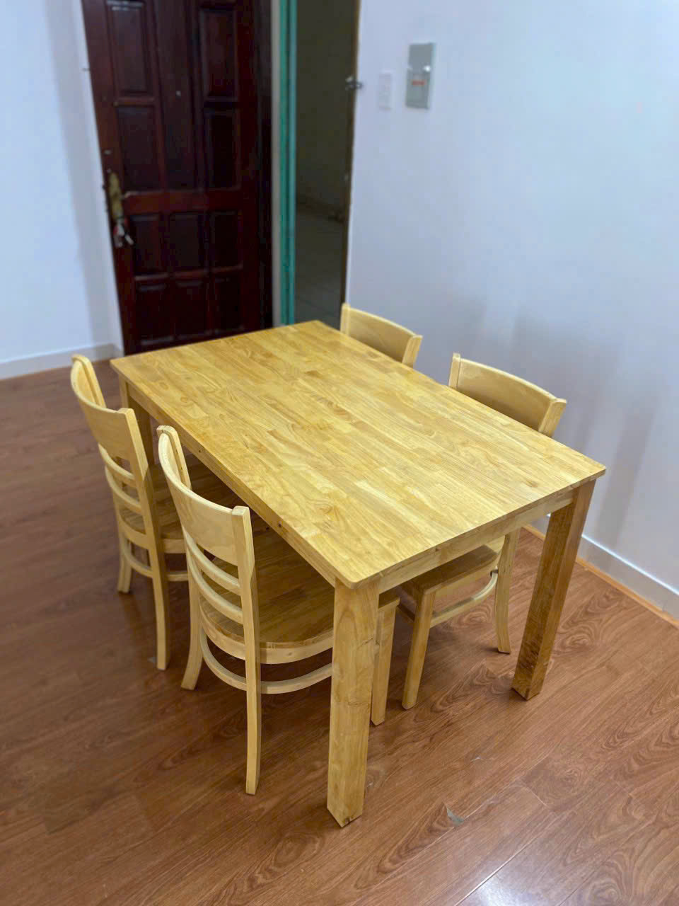 Bộ Bàn Ăn Gỗ Cao Su 4 Ghế - Ảnh 3