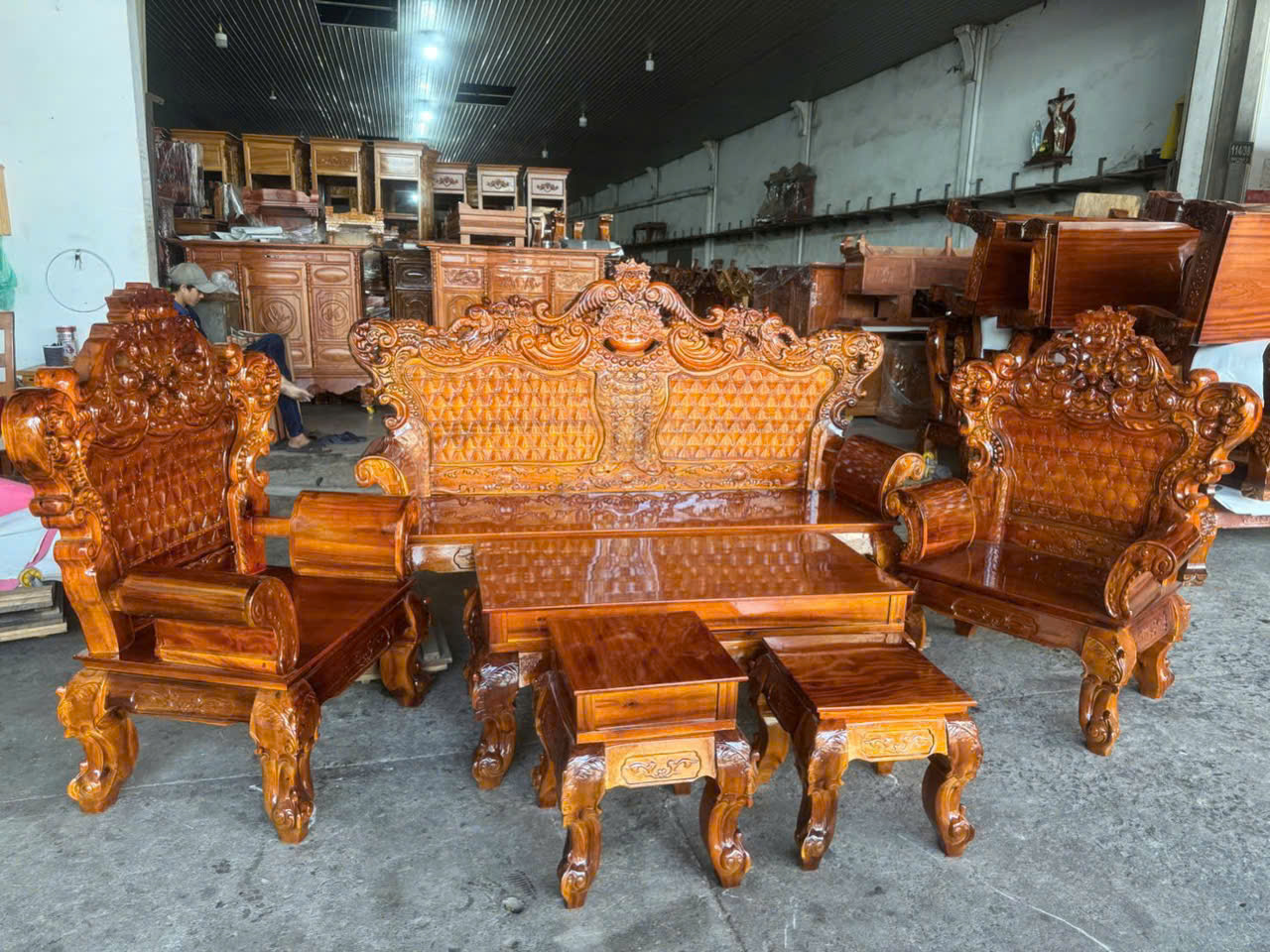 SaLon Gỗ Tràm Hoàng Gia Louis