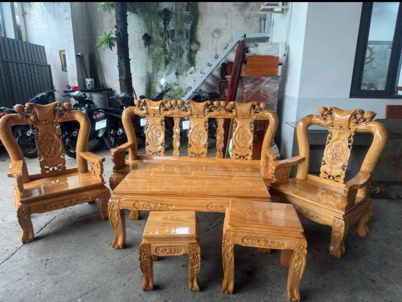 SaLon Gõ Đỏ Đào Tay Rộng Cột 10