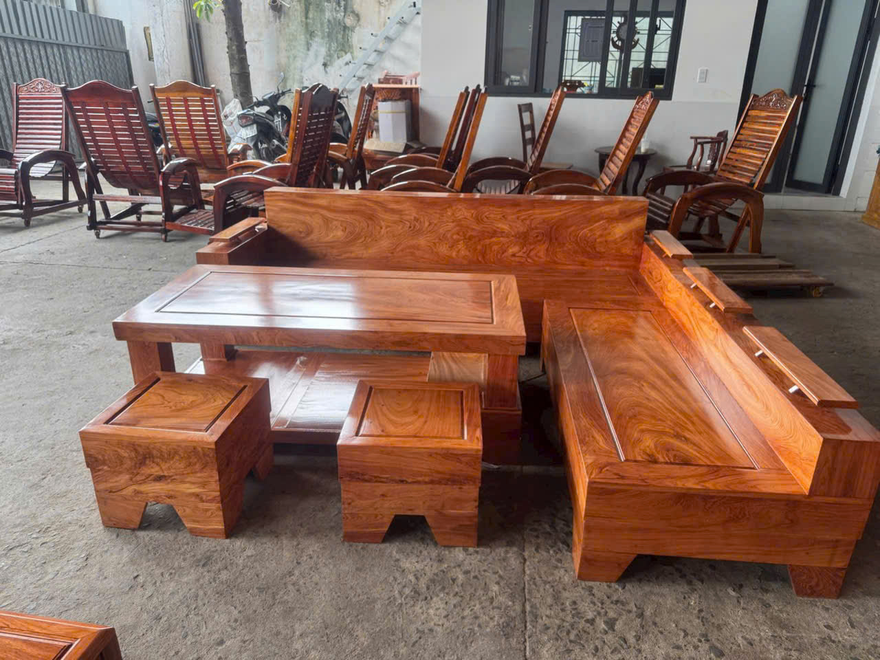 SaLon Góc Trứng Gỗ Hương Đá